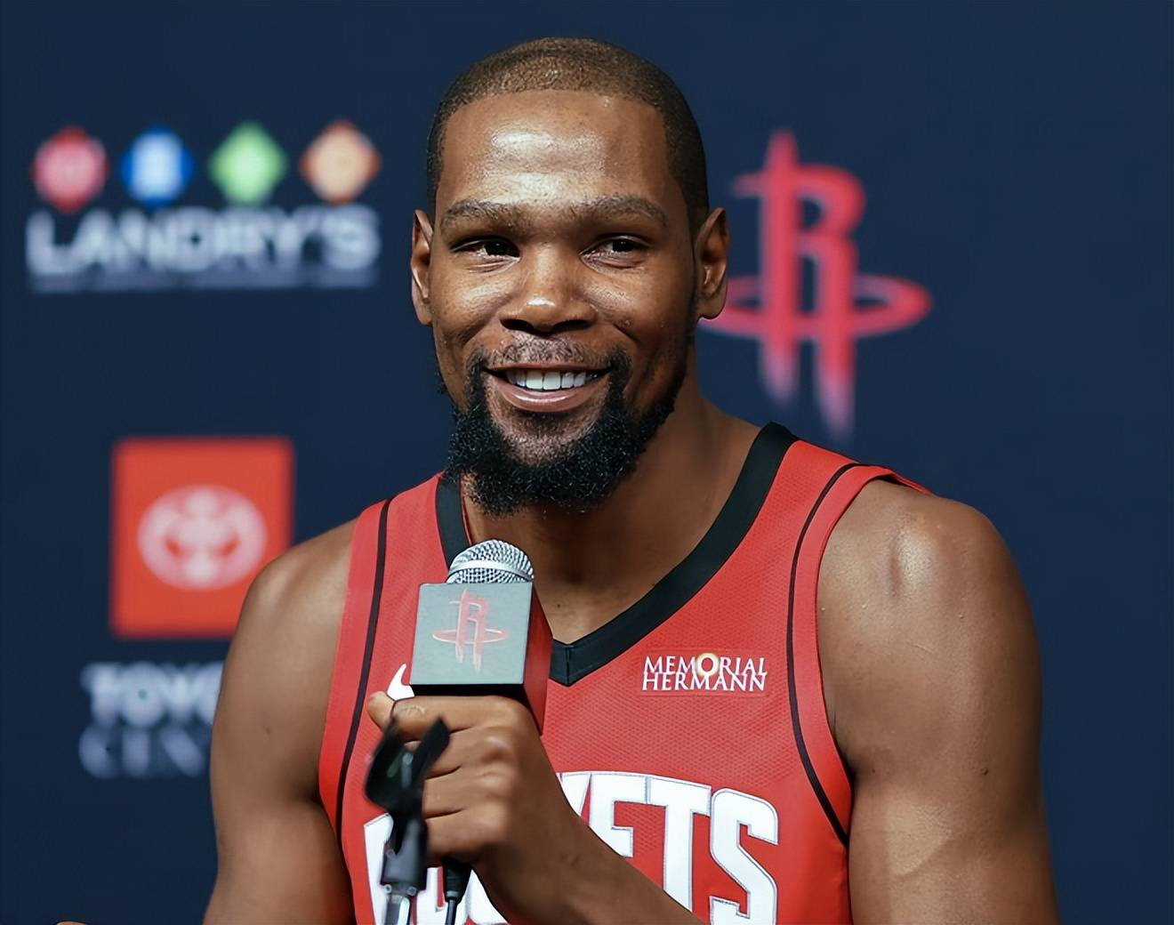 王博豪：那次射门机会我应该打上角；欧洲联赛对我锻炼大（王博豪：那次机会本该轰上角，欧洲联赛让我收获巨大）