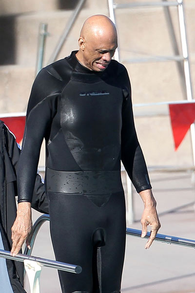 梅西社媒鼓励球队争冠：东部冠军到手，但我们还有决赛要踢（梅西社媒发声：东部封王已成，全队仍向决赛冲刺）