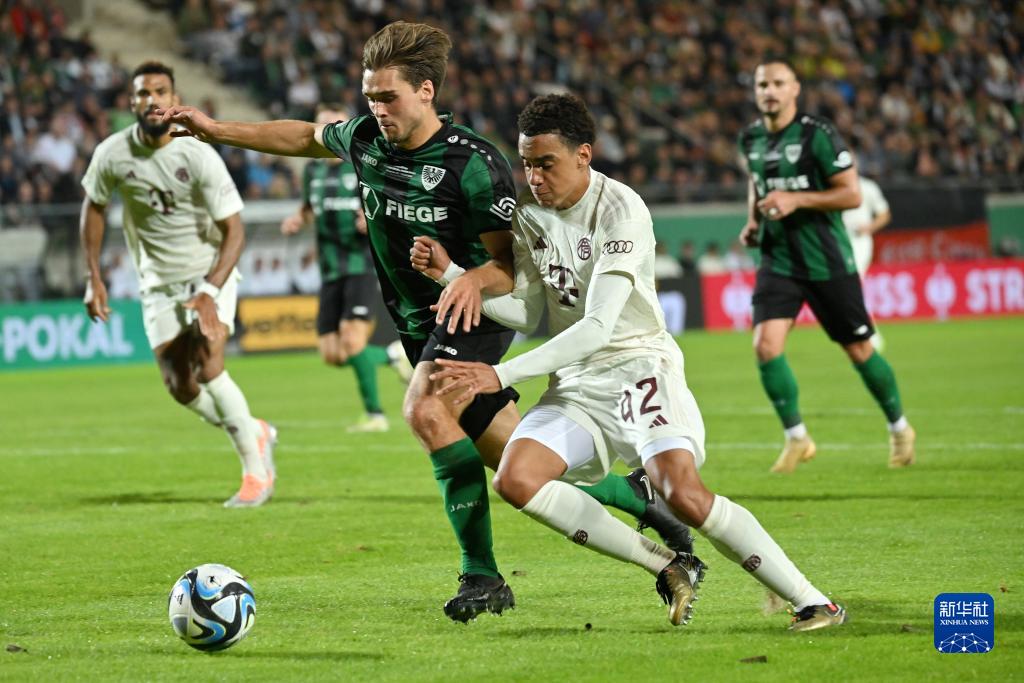 利物浦本赛季状态低迷，引援失误和阵容问题导致萨拉赫被冷宫，球队内部矛盾加剧。