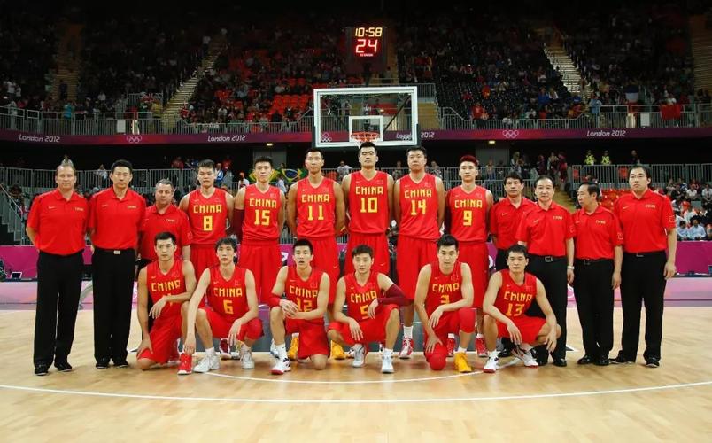 莱万：我经常带伤上场，肋骨骨折也硬撑；不着急决定未来（莱万：肋骨骨折也坚持出场，未来去留不急表态）