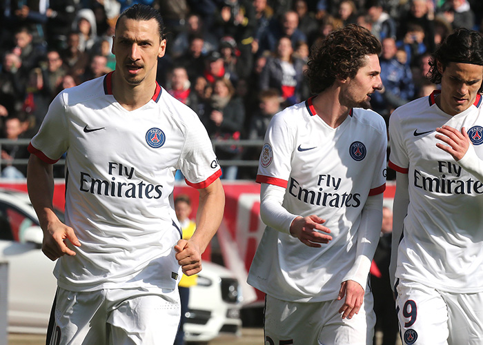 表现不俗！布伦森23中10砍下30分9助攻（布伦森发挥稳健：23投10中砍下30分9助攻）