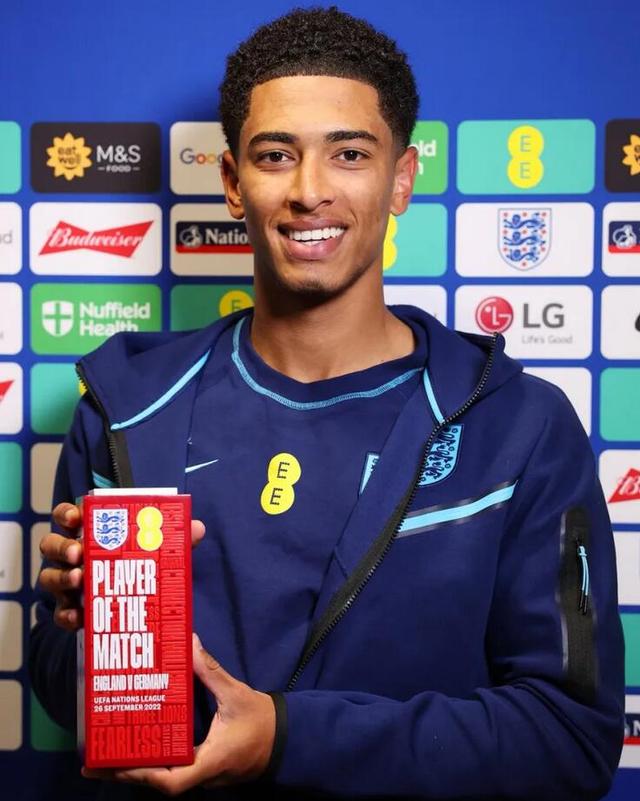 他的跑位太聪明了（他的无球跑动充满智慧）