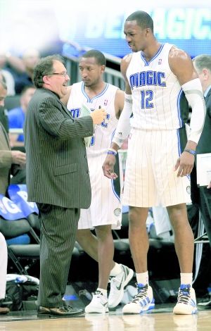 罗伯逊：萨拉赫是队史最佳之一，希望能继续与他并肩作战（罗伯逊盛赞萨拉赫为队史顶尖之一，盼继续与其并肩作战）